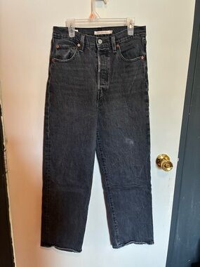 CLOSWT CLEAN OUT Levi’s Ribcage Straight Leg Jeans – Black, Button Fly (W28)